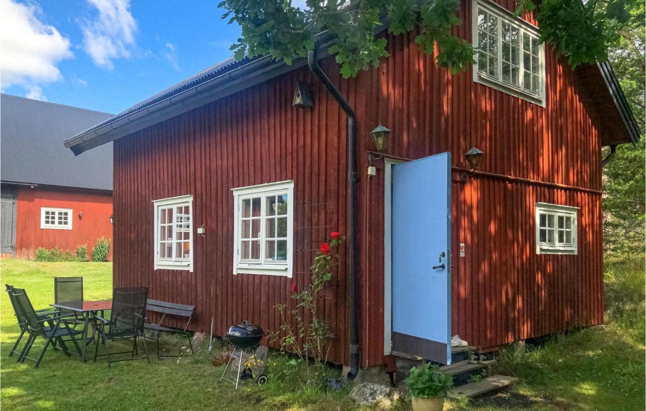 2 Bedroom Awesome Home In Vaestervik Exteriér fotografie